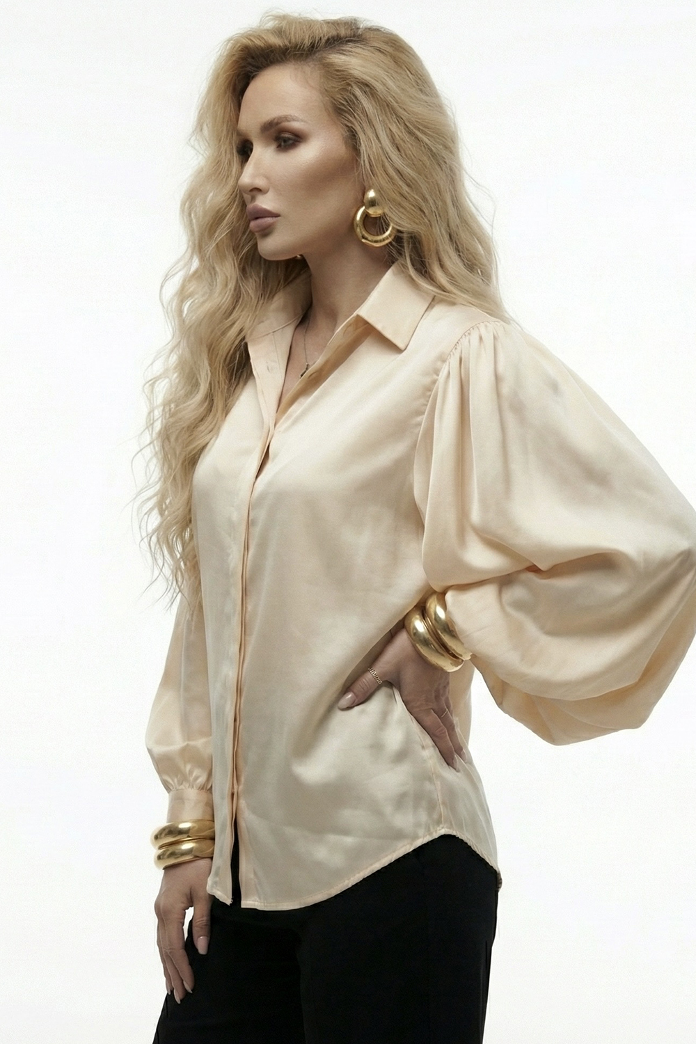 Cream loose blouse with puff sleeves