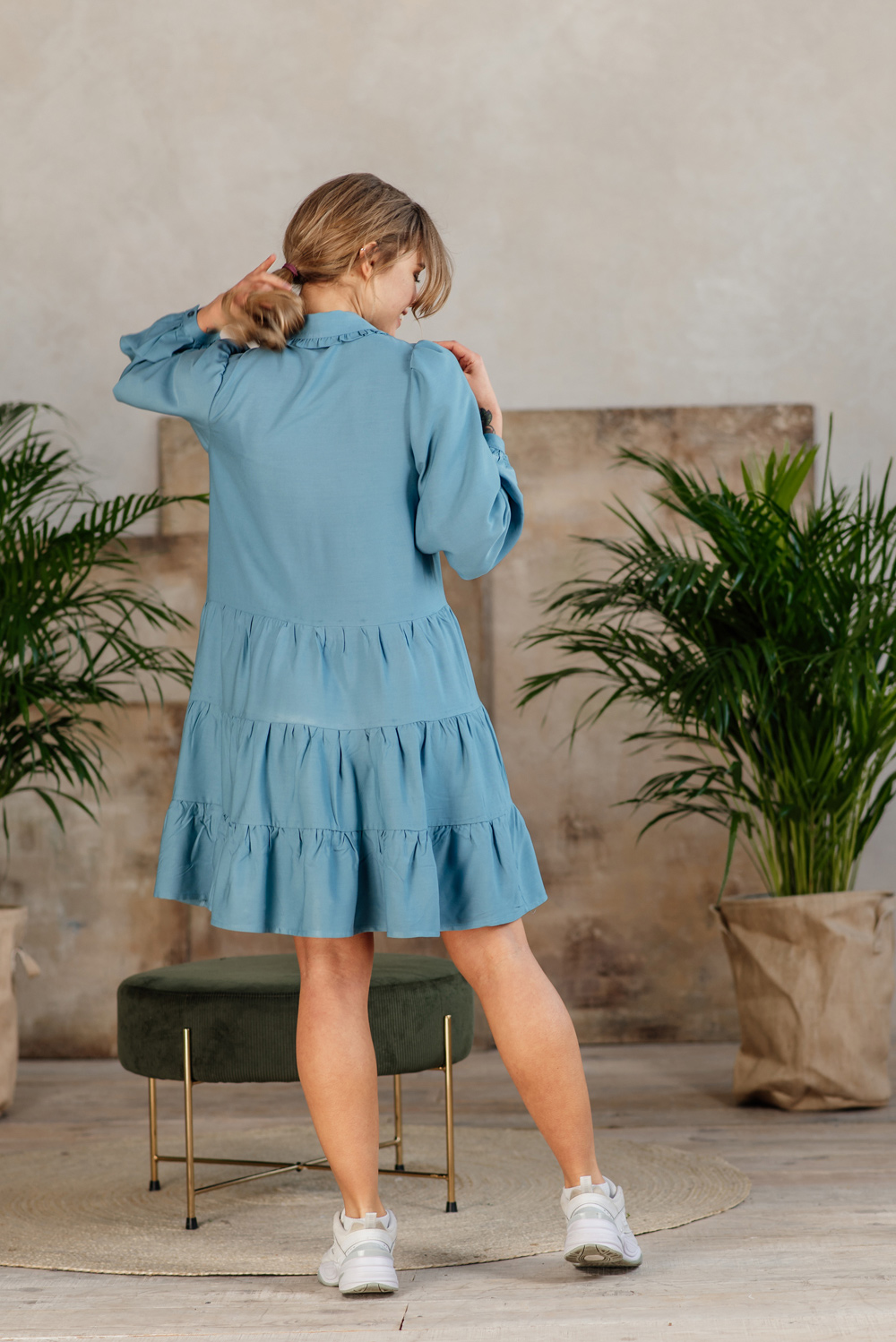 Blue dress with ruffles and collar