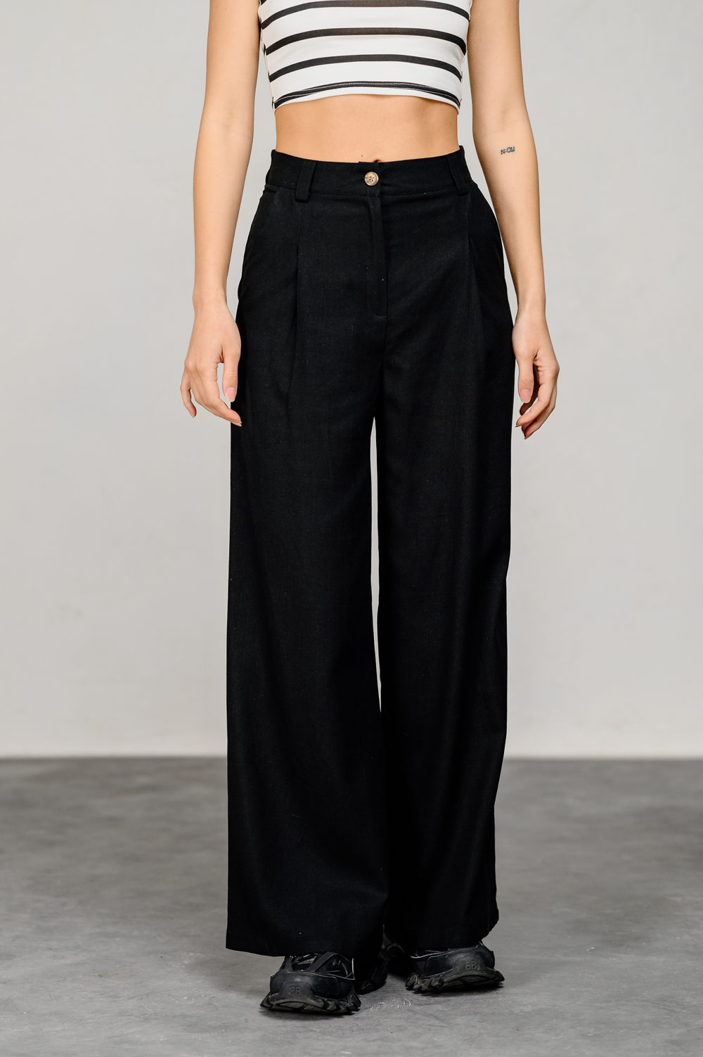 Black linen trousers