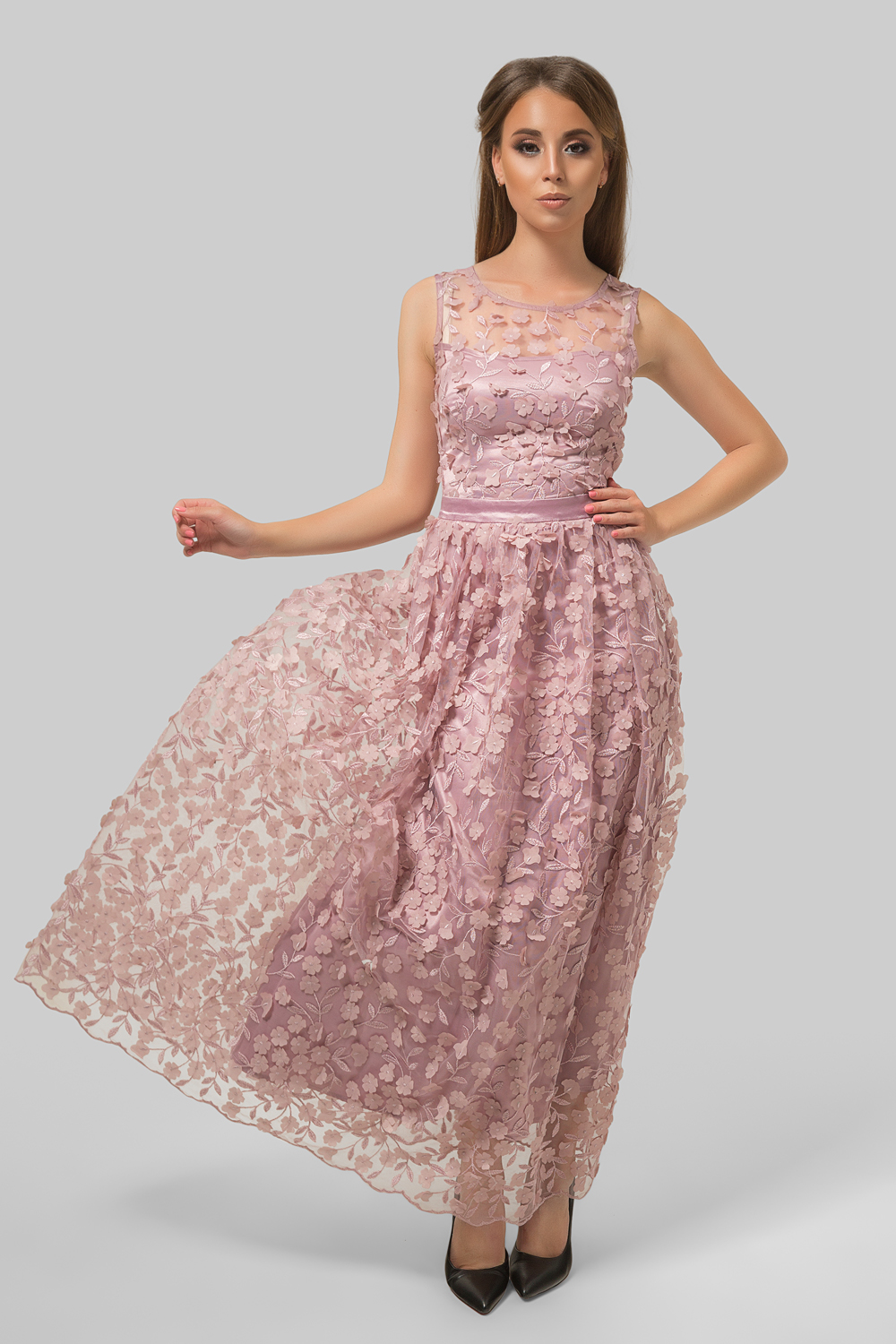 Floor-length evening dress in pink