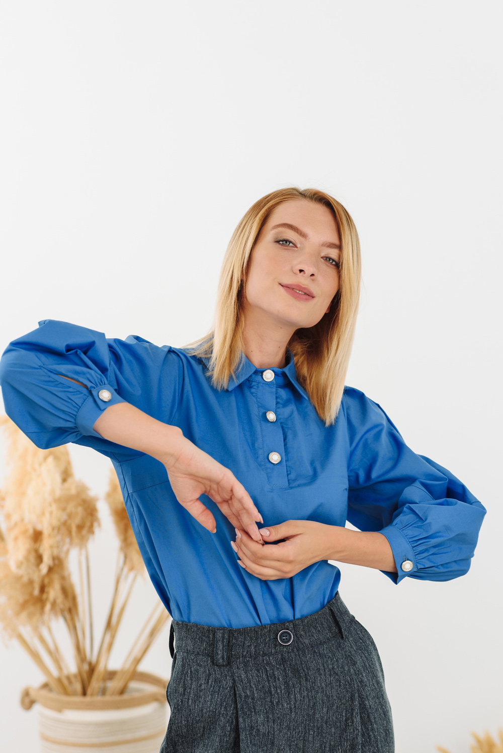Shirt with puff sleeves and buttons