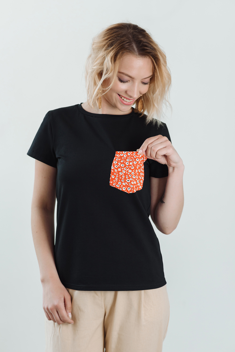 Black T-shirt with a pattern on the pocket
