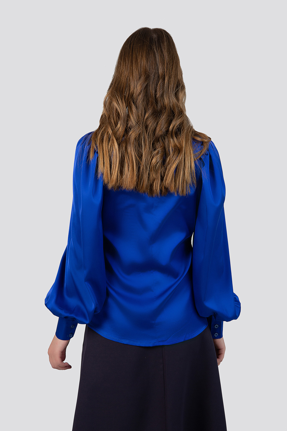Трендовая синяя блузка с объемным рукавом