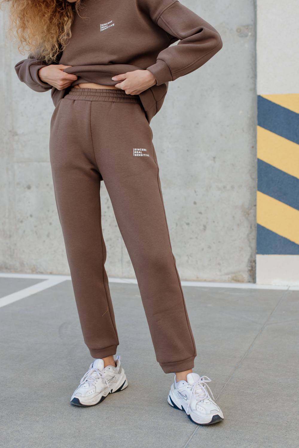 Sporty jogger trousers with print