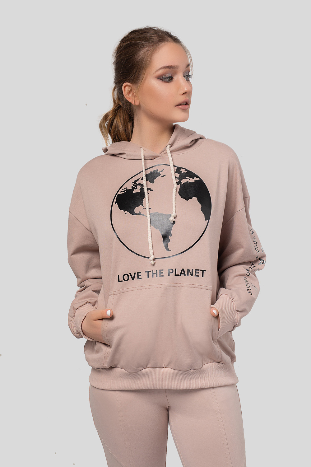 Beige sweatshirt with slogan