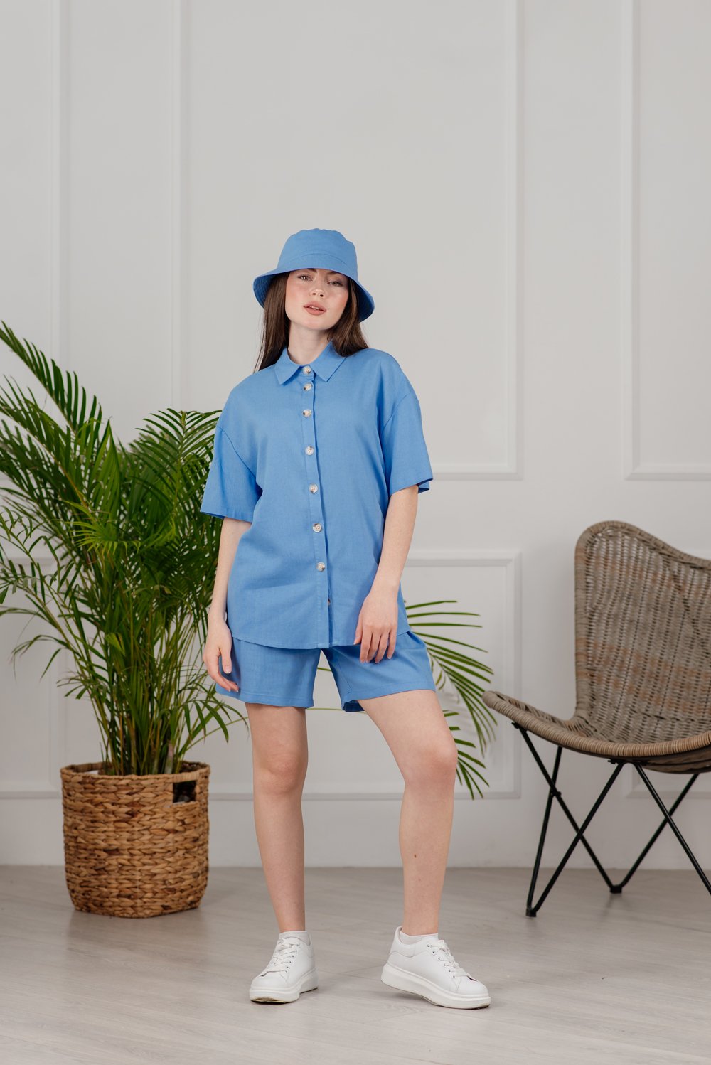 Light blue suit with linen elasticated shorts