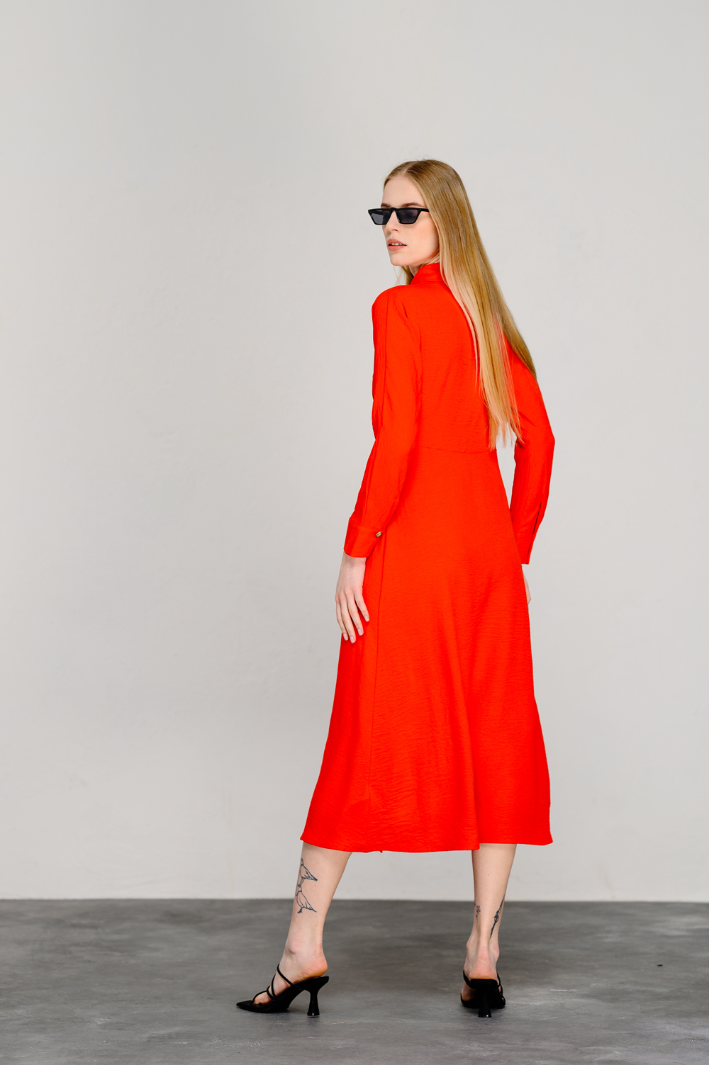 Orange semi-fitted dress with a spectacular A-line skirt