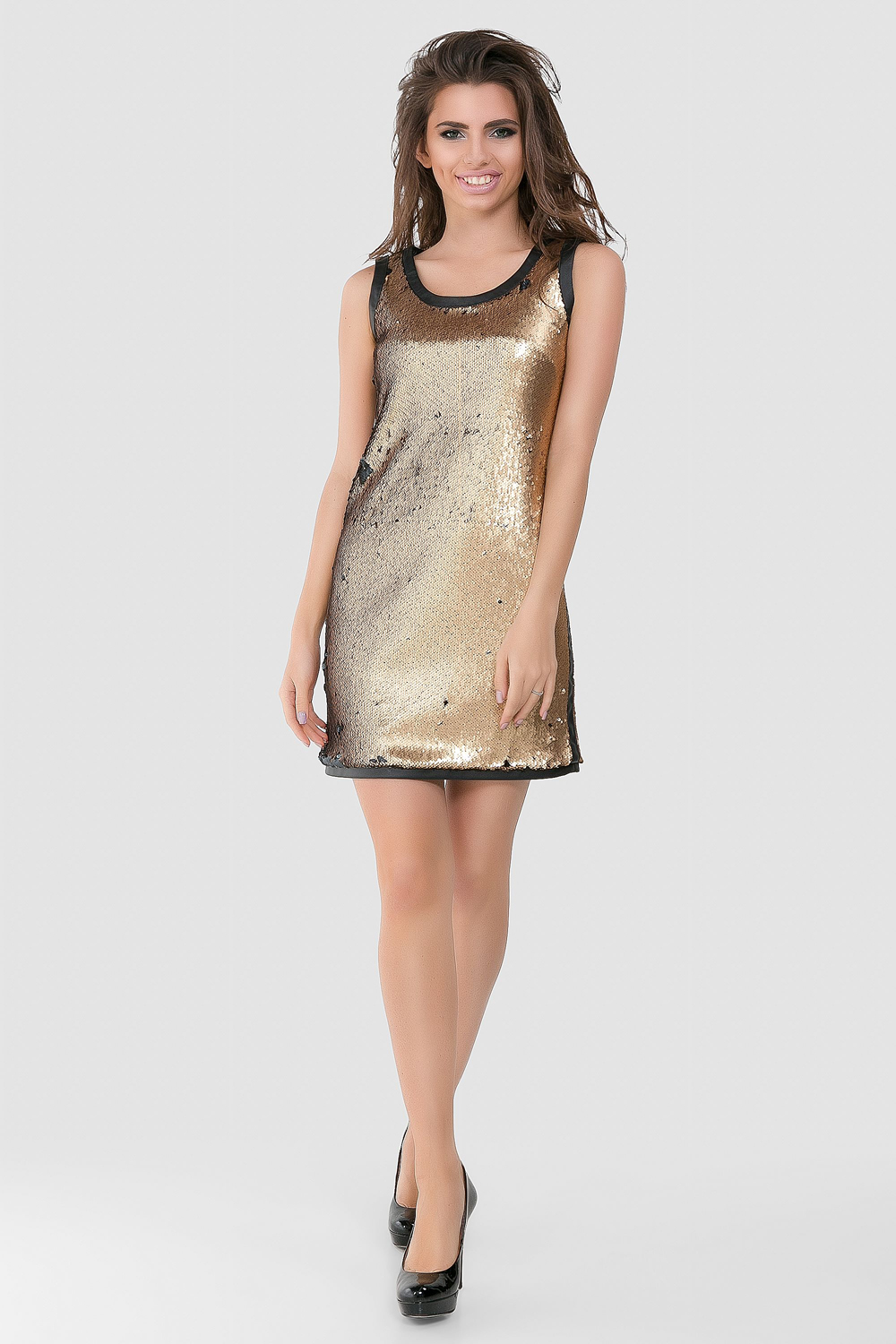 Short dress with sequins