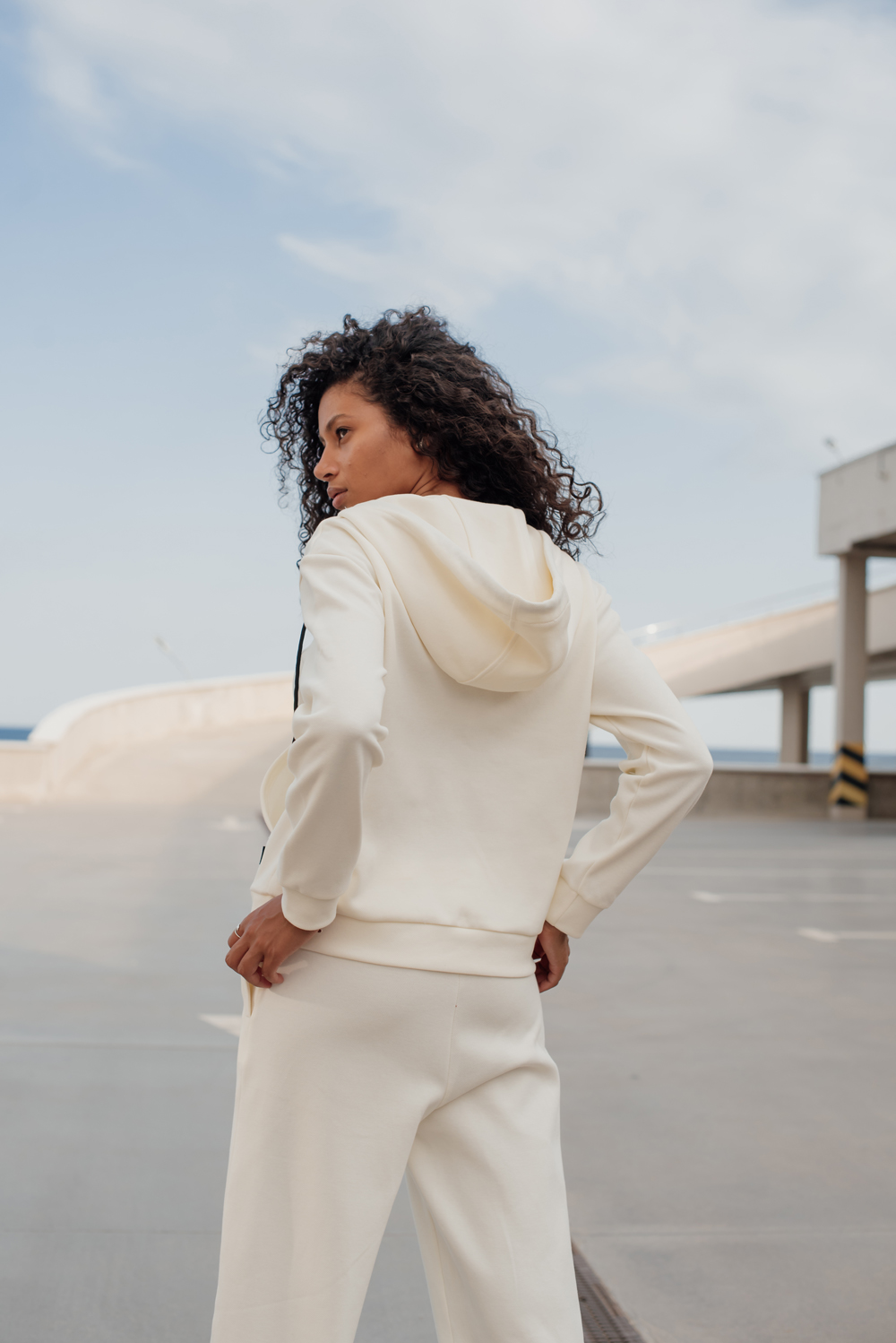 Ivory sweatshirt with kangaroo pocket