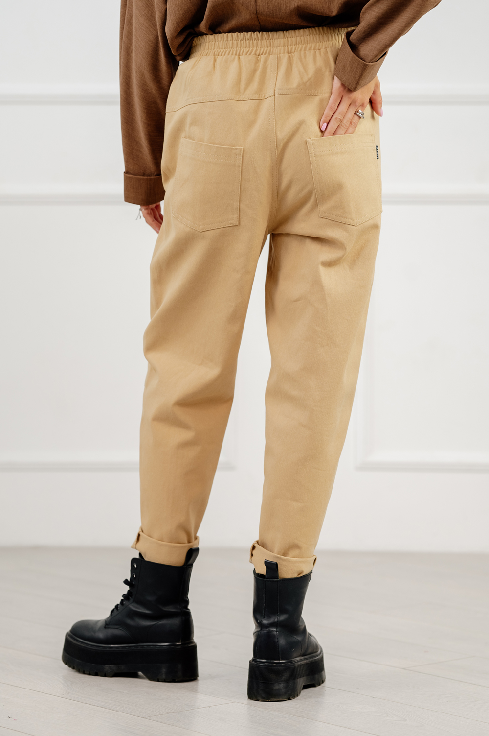 Slouchy trousers in beige