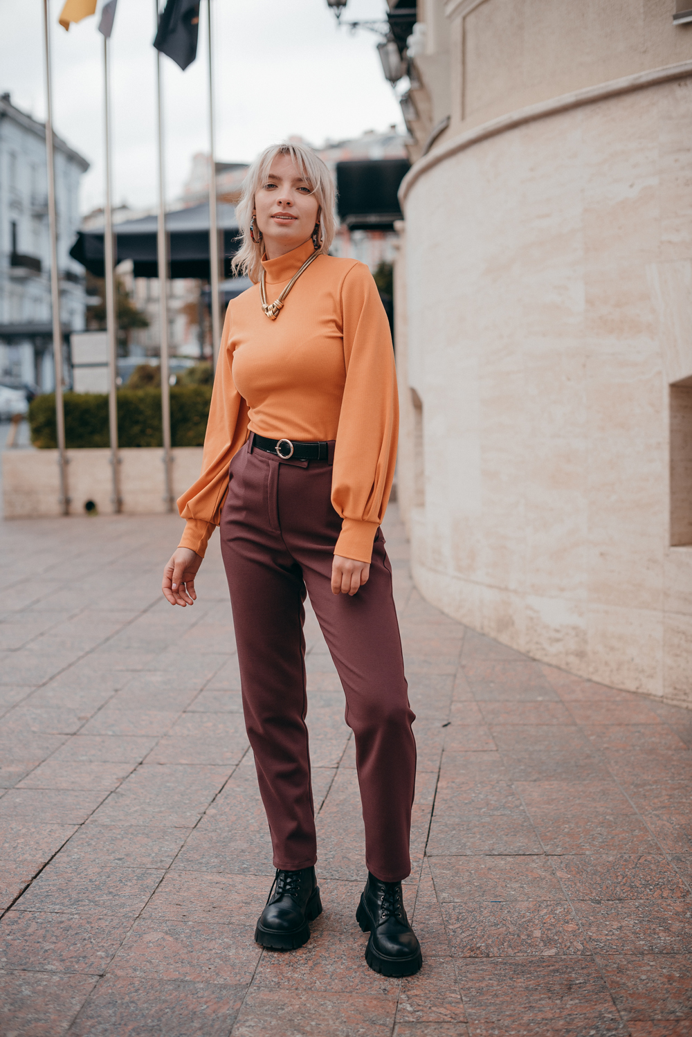 Trousers with beveled waistband and buttons