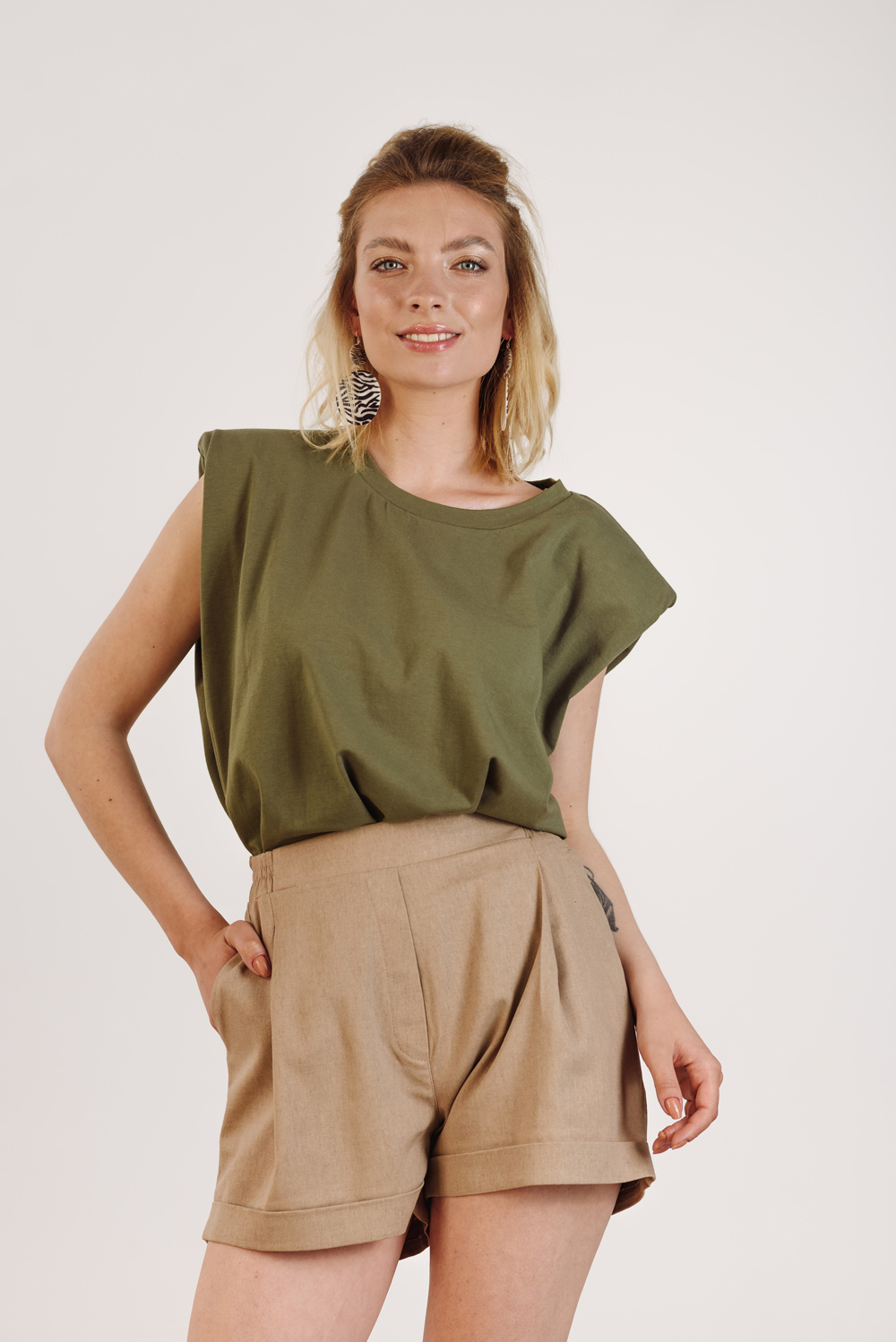 Khaki shoulder pad T-shirt 