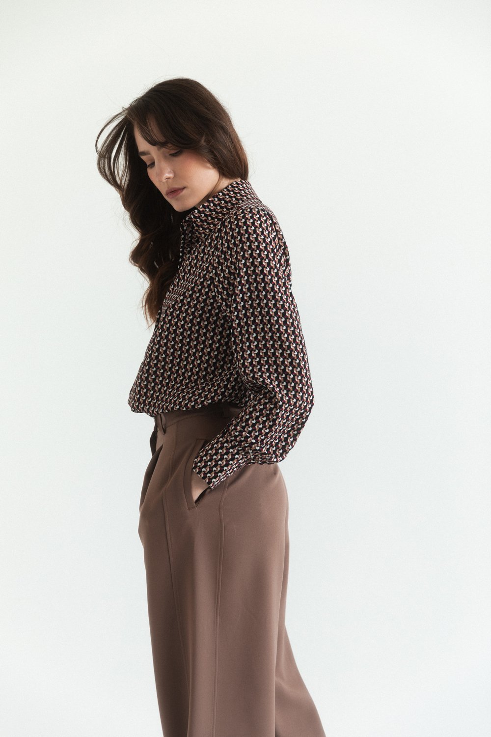 Straight fit trousers in mocha color