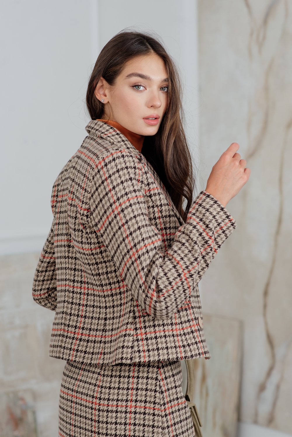 Cropped double-breasted tweed blazer