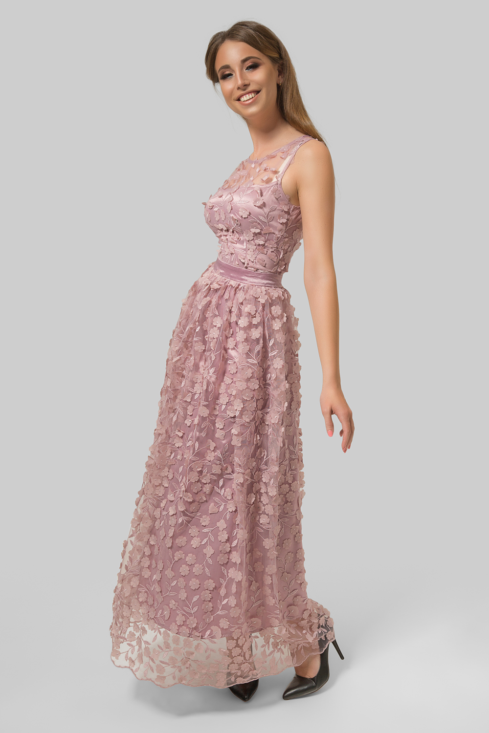 Floor-length evening dress in pink