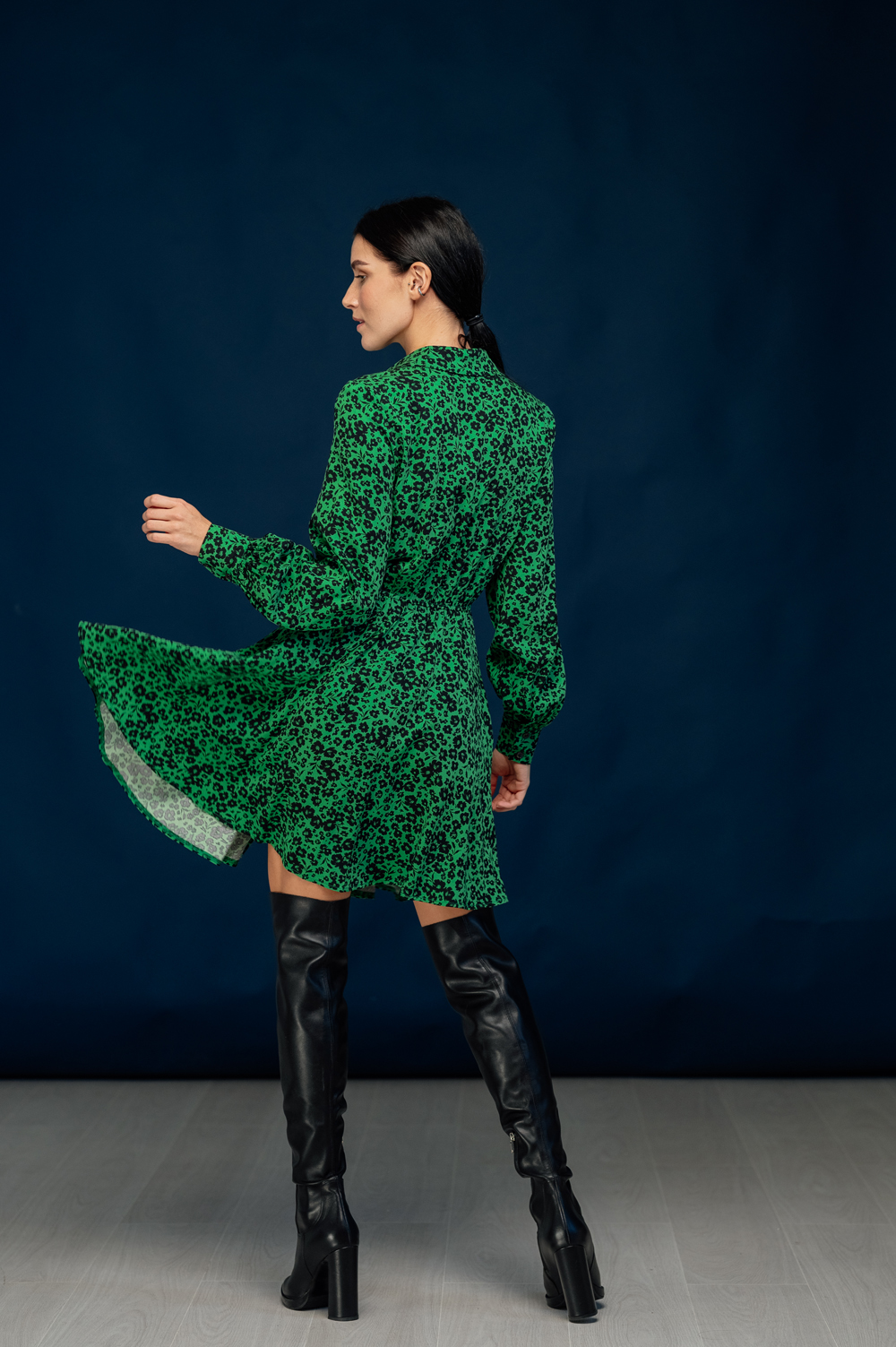 Зелена міді-сукня вільного крою