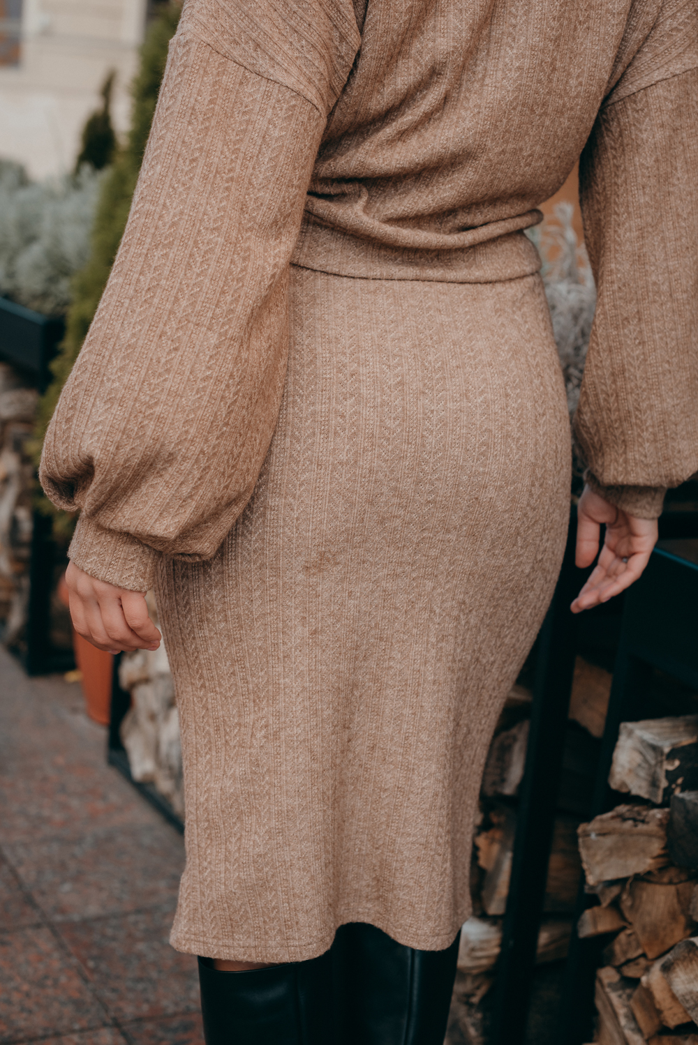 Beige knit straight-leg skirt