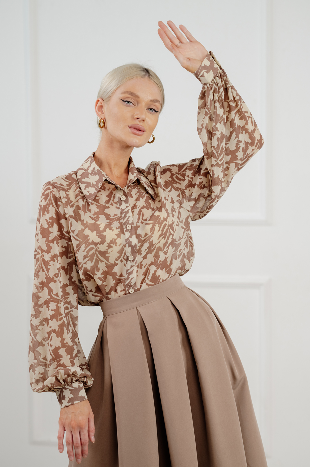 Midi-style pleated flared skirt in mocha