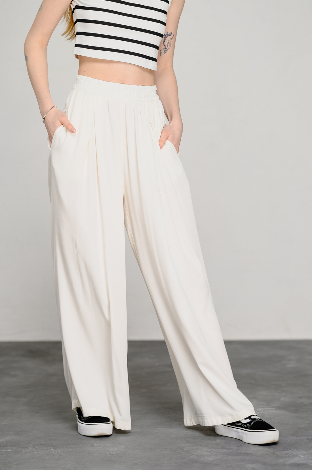 Milk pants with elasticated waistband