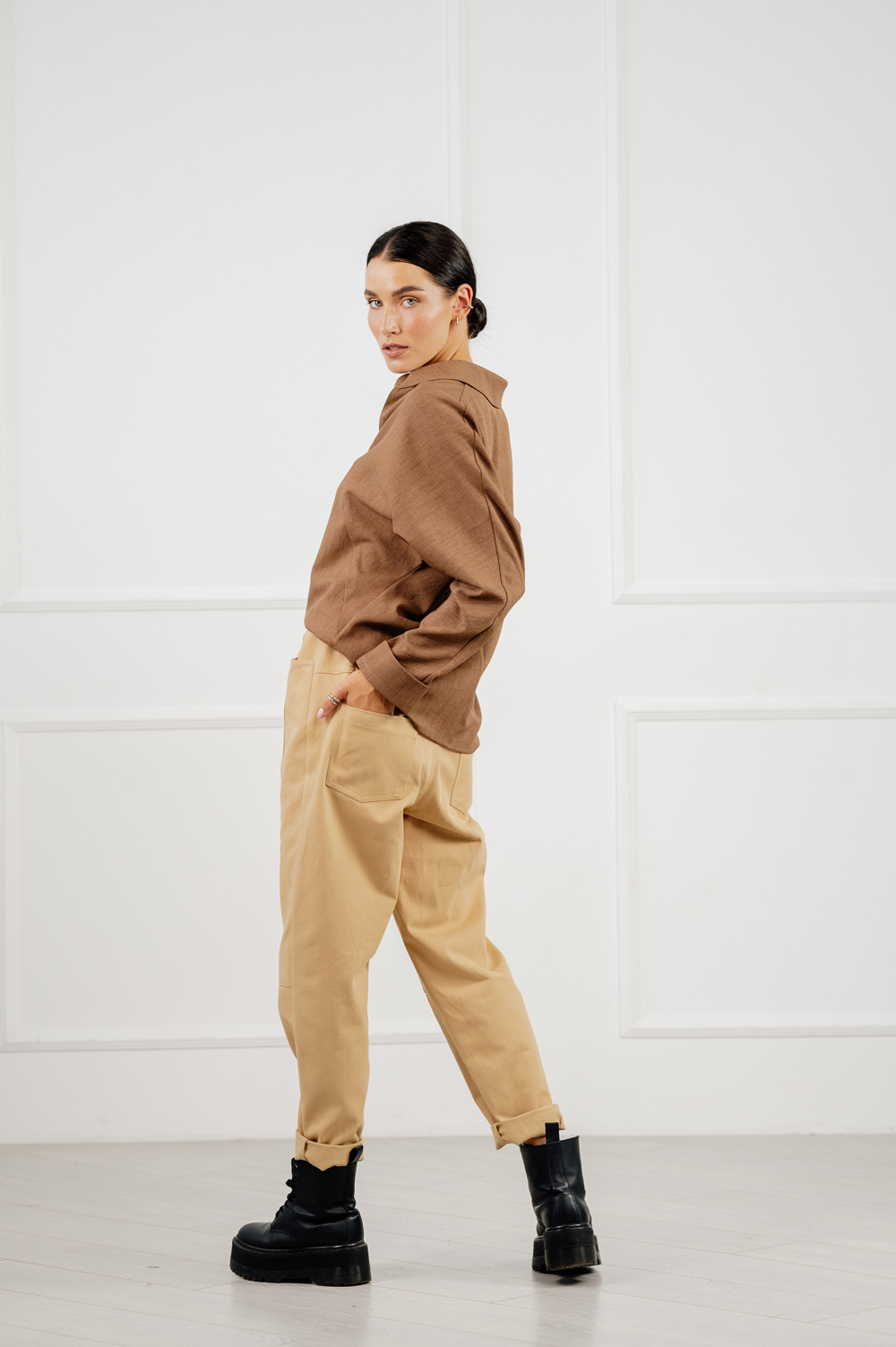 Slouchy trousers in beige