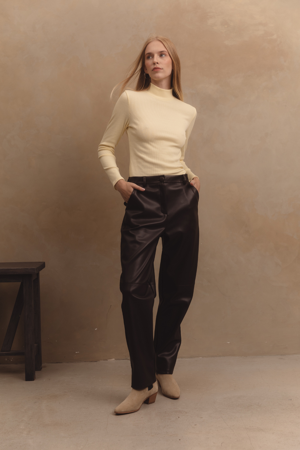 Eco-leather straight trousers in color 