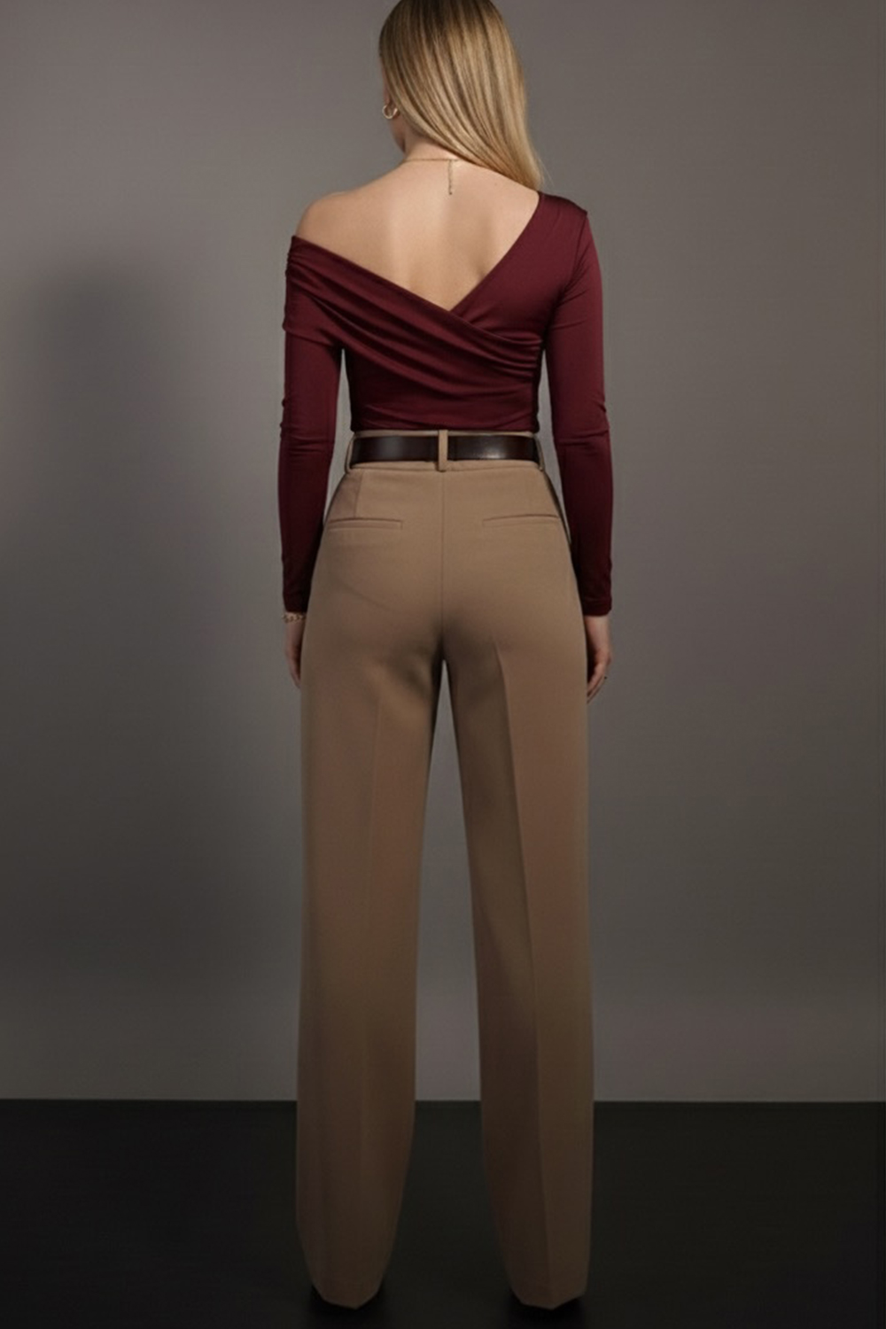 Бордовий лонгслів з довгим рукавом та асиметричним вирізом