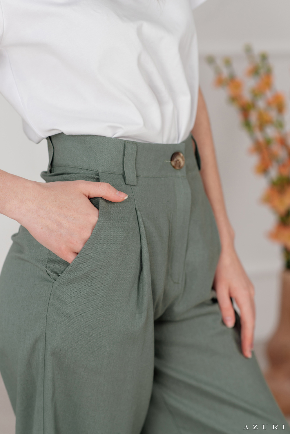 Оливковые льняные брюки с широкими штанинами