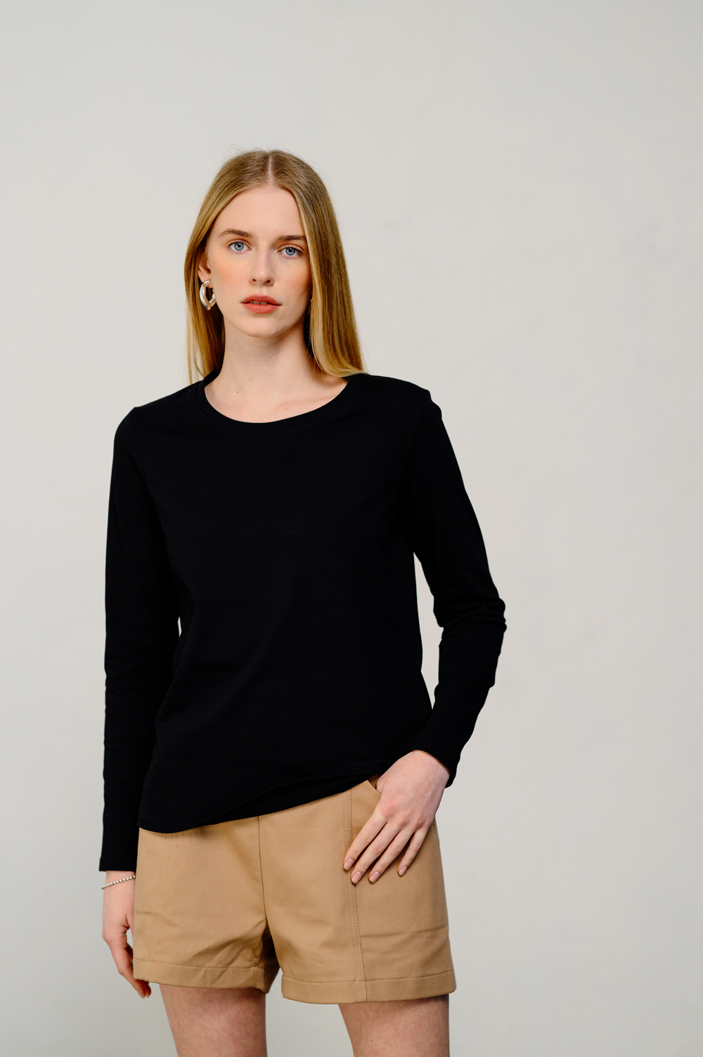 Black longsleeve with round head