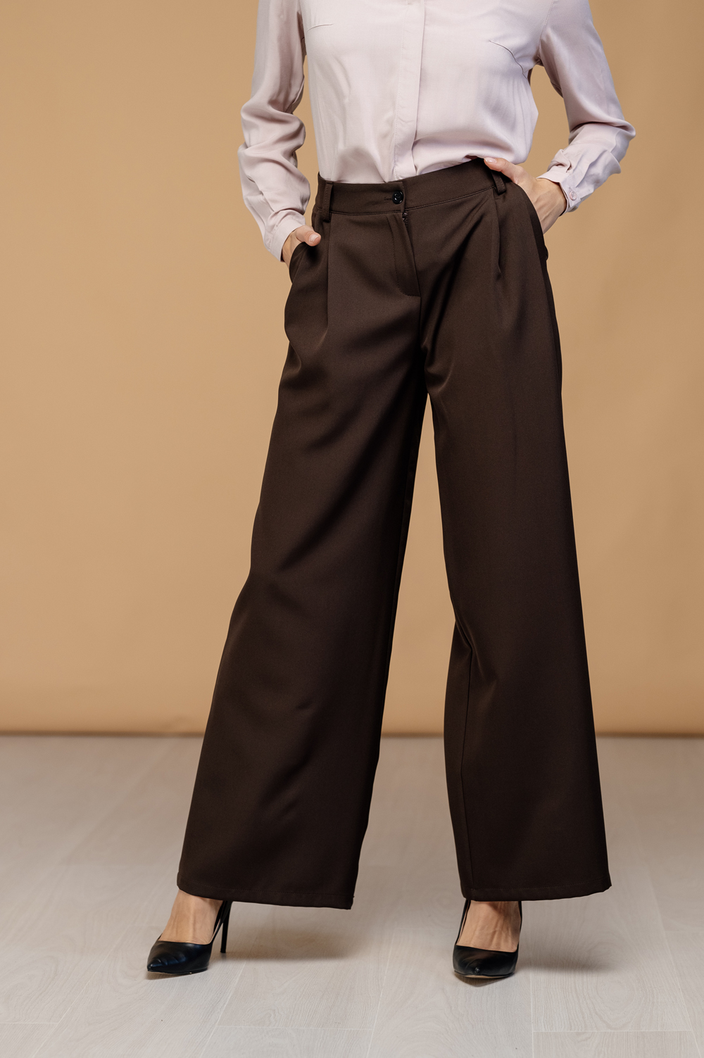 Wide leg pants in chocolate