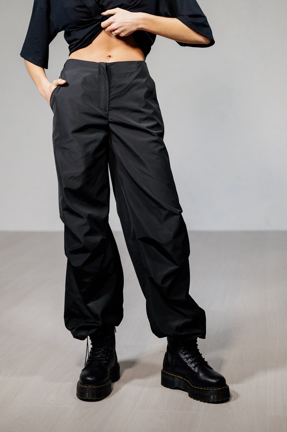 Oversize брюки-карго чёрного цвета 