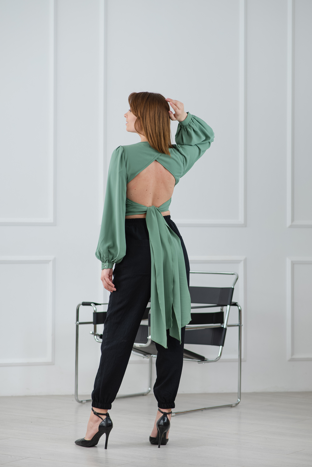 Blouse with open back and ties