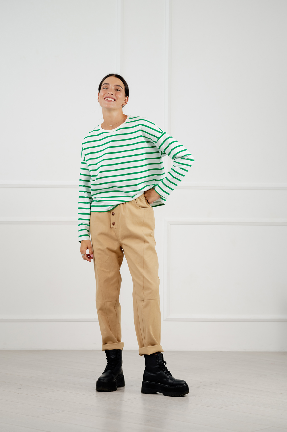 Green cropped sweatshirt with stripes.