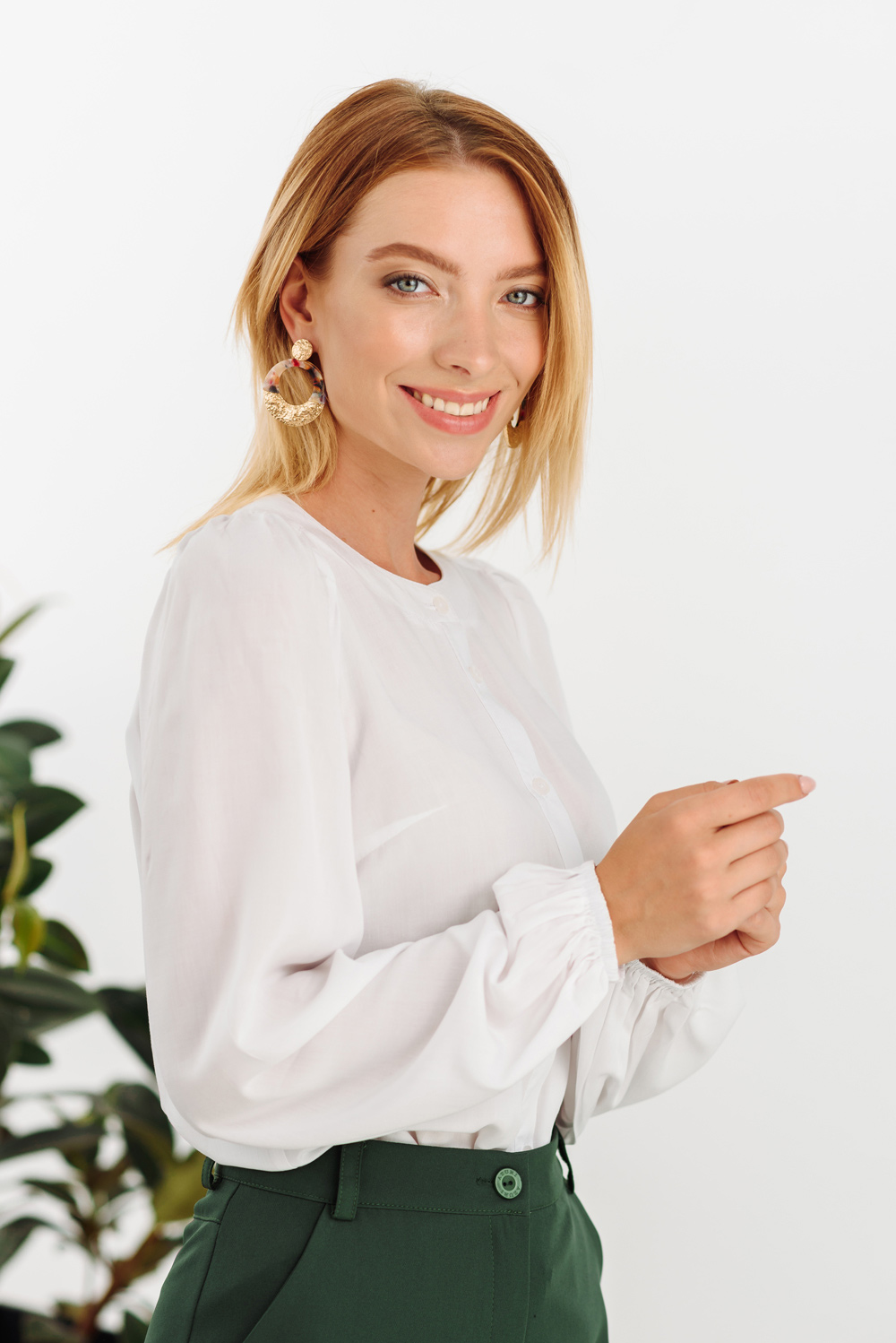White blouse with elastic cuffs