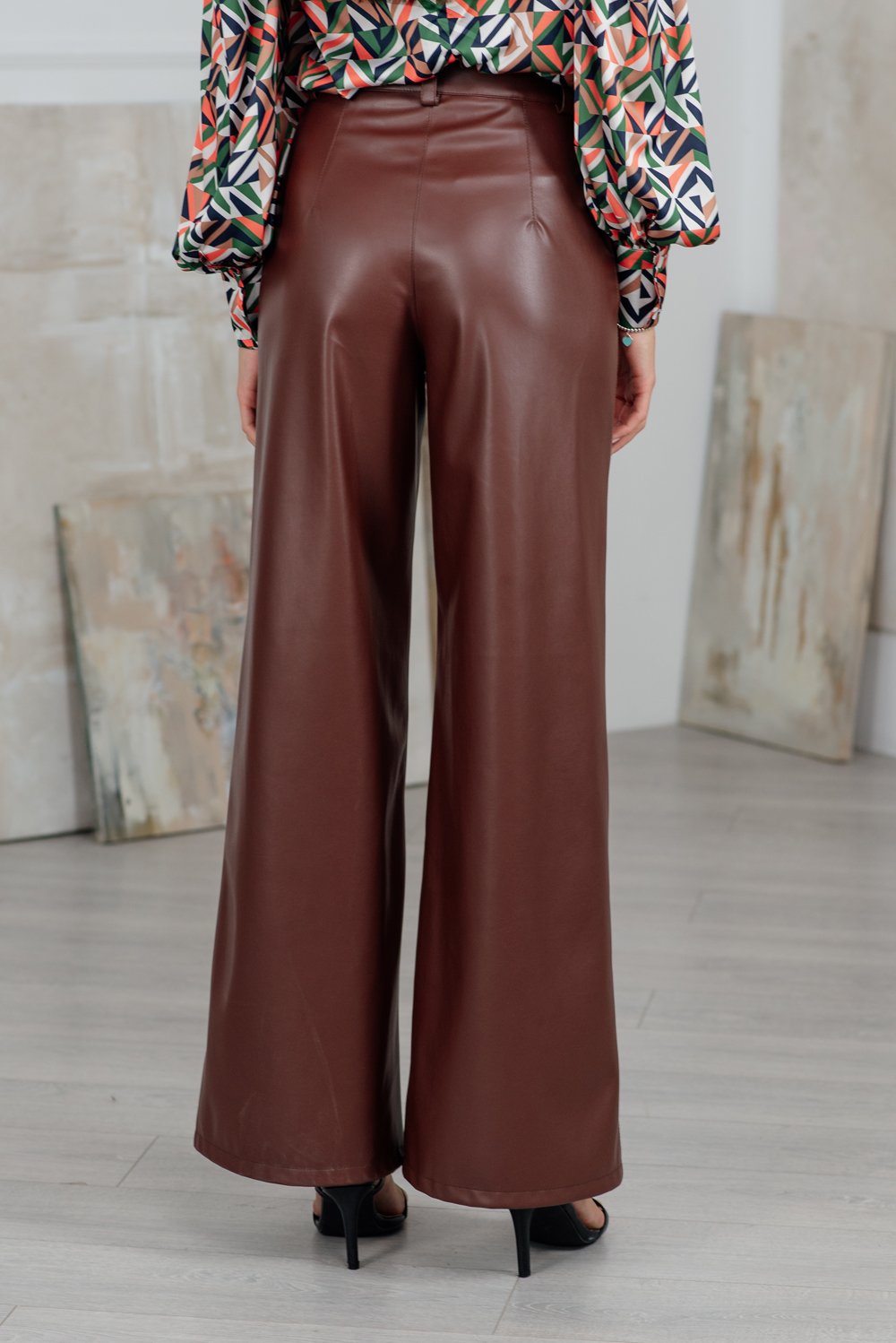 Шоколадные брюки палаццо из эко кожи