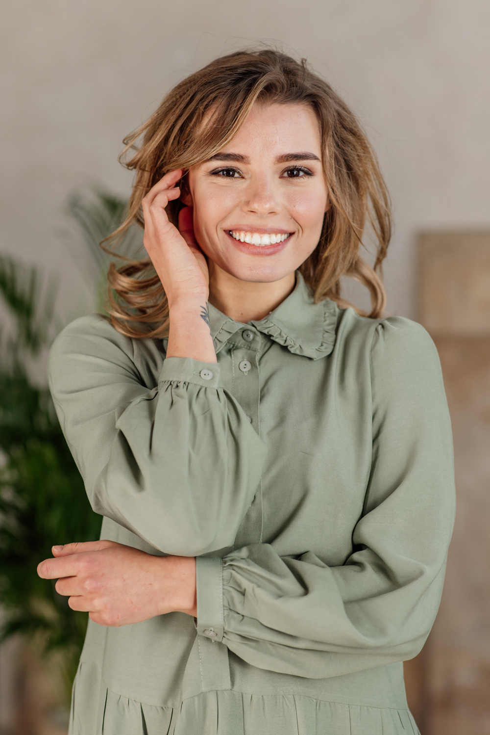 Pistachio dress with buttons