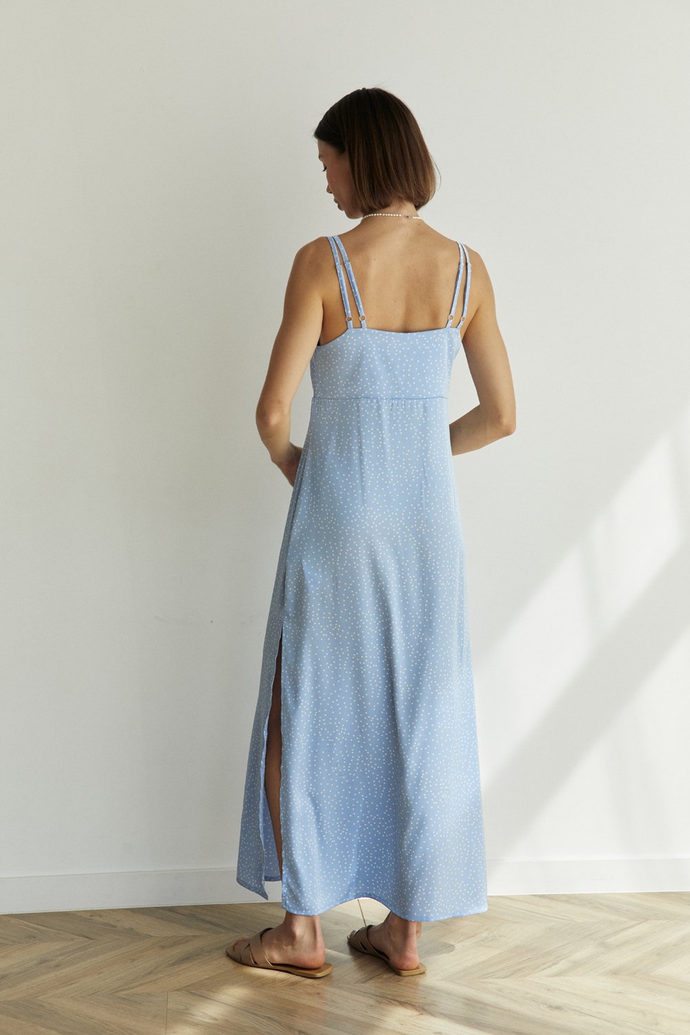 Шовкова сукня-міді в стилі білизни небесно-блакитного кольору