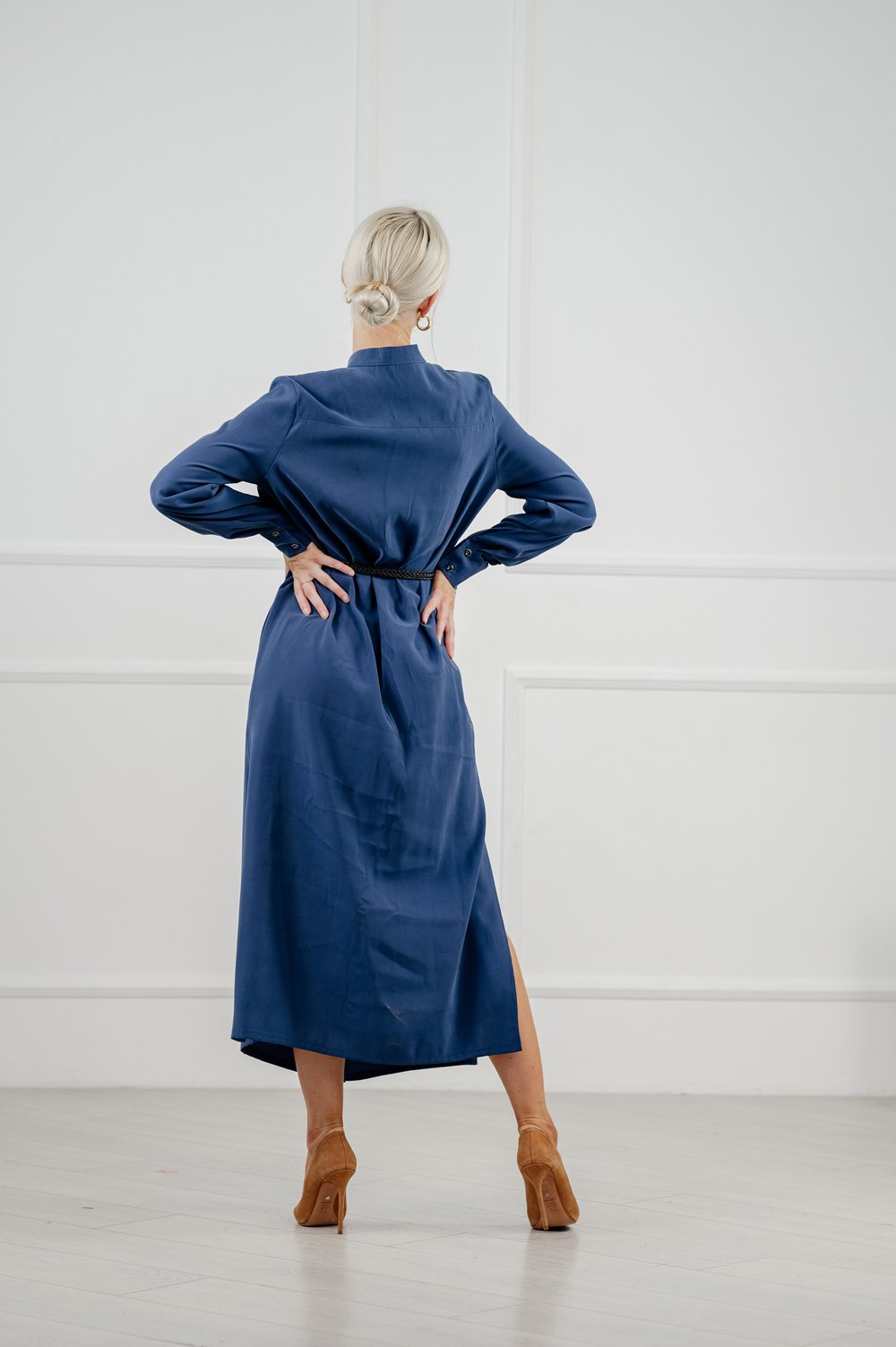 Трендова сукня-халат у кольорі «денім»