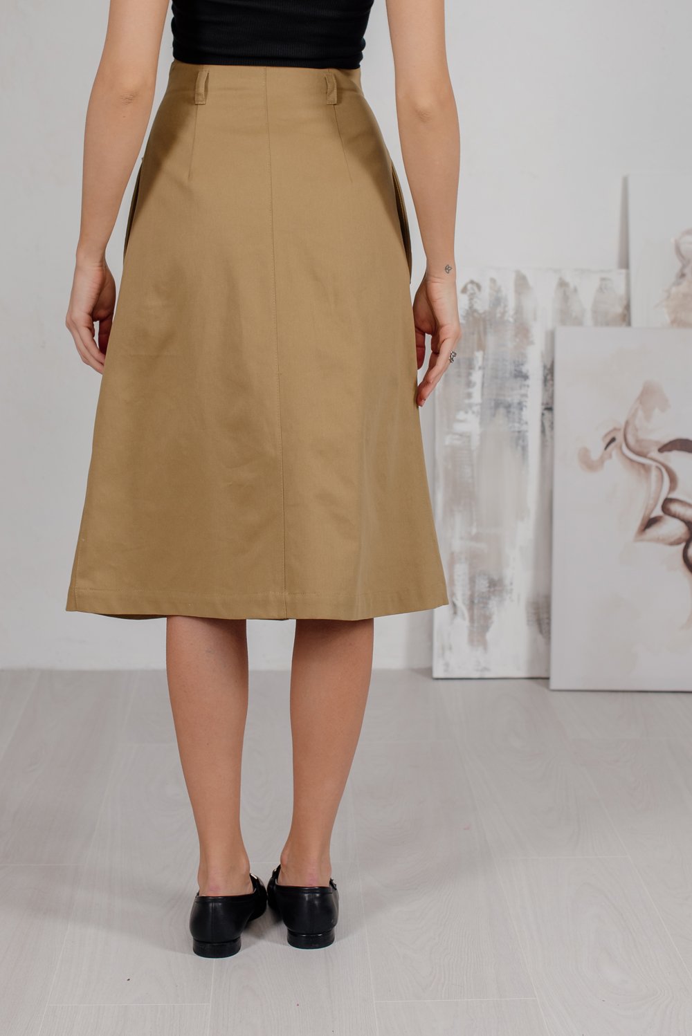 Buttoned midi skirt in safari style