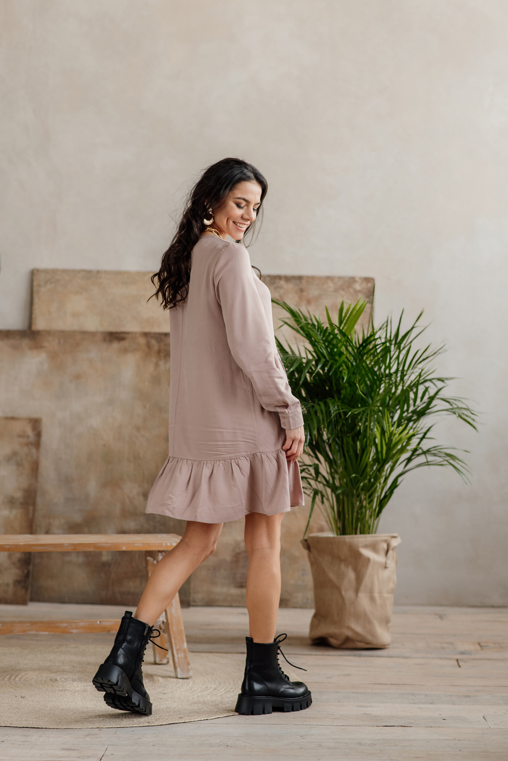 Short beige gathered dress