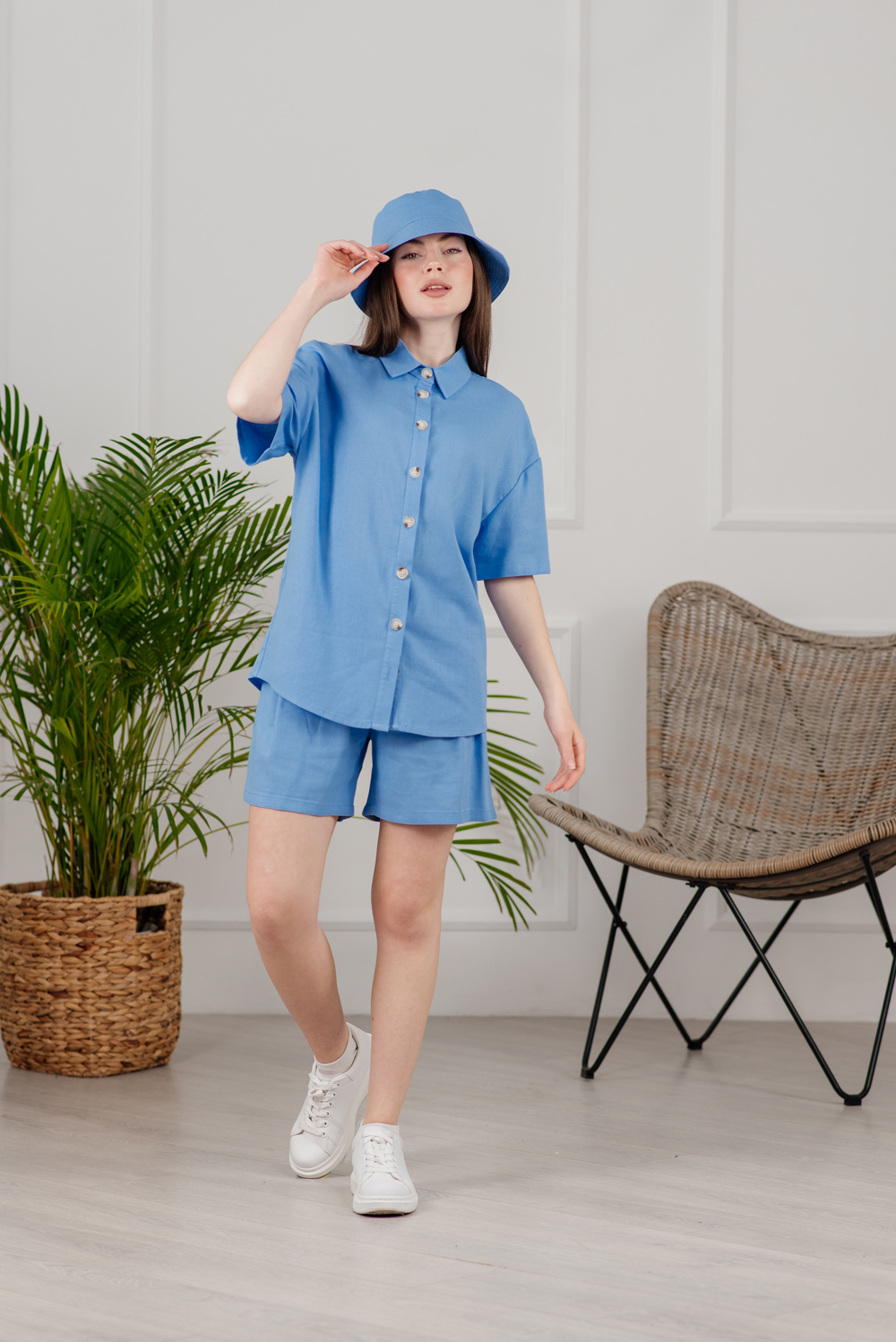 Light blue suit with linen elasticated shorts