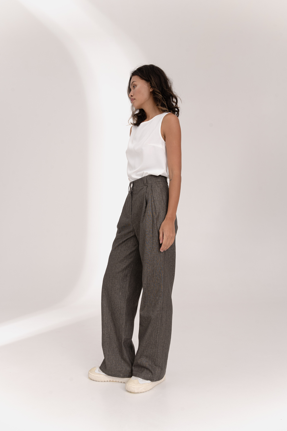 Wide linen trousers in Hazelnut color