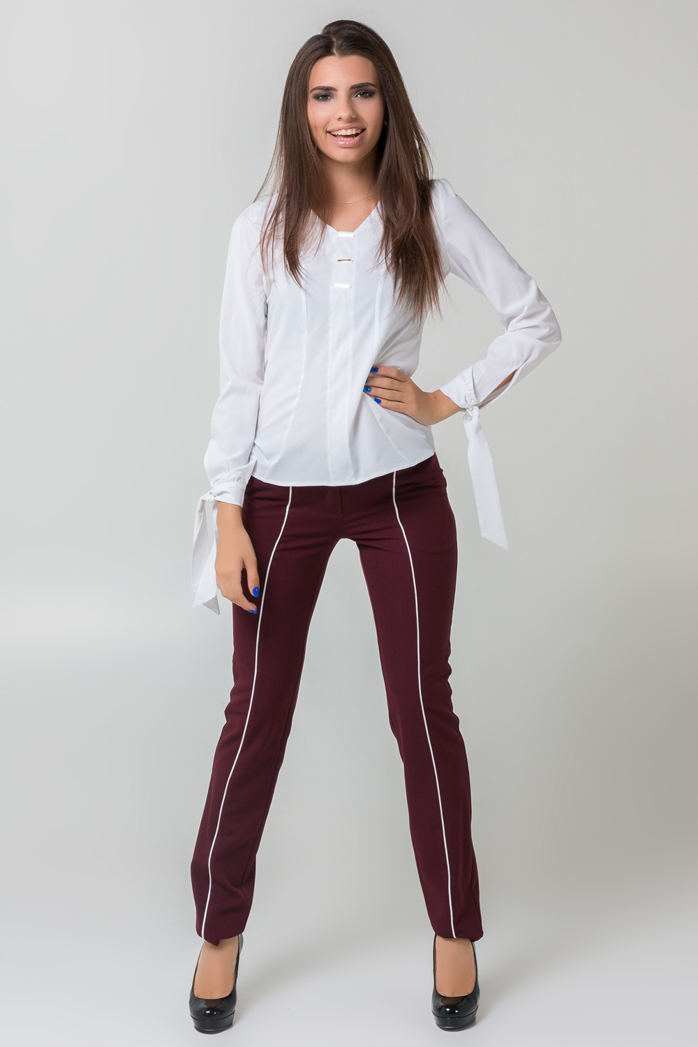 Trousers with stripes in burgundy