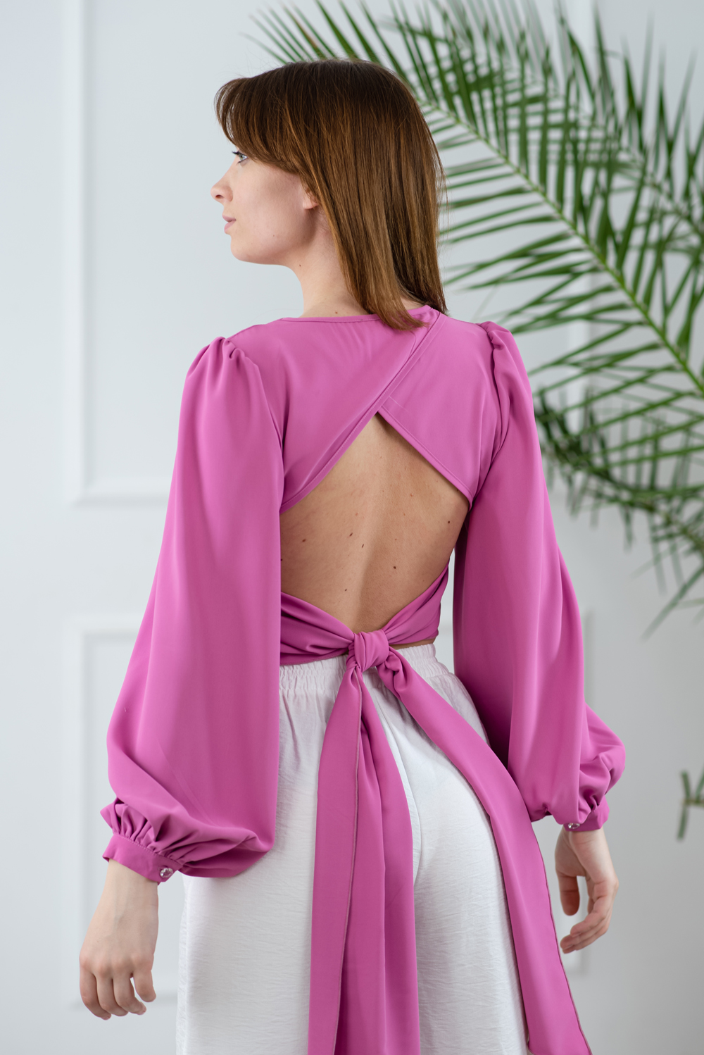 Blouse with open back and ties