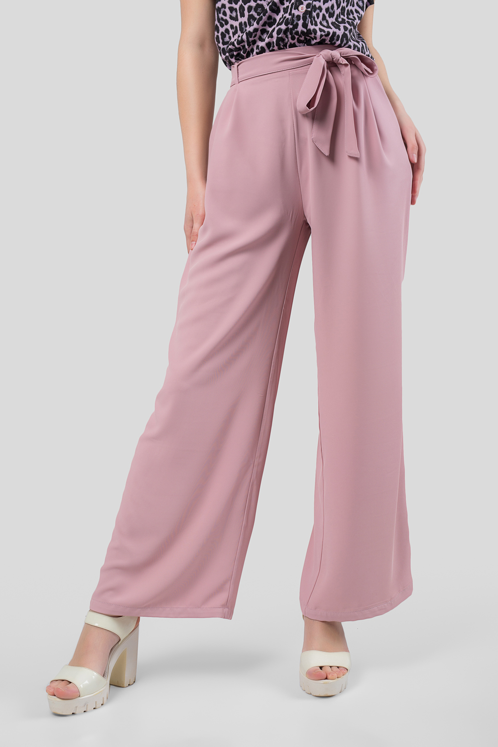 Розовые брюки палаццо