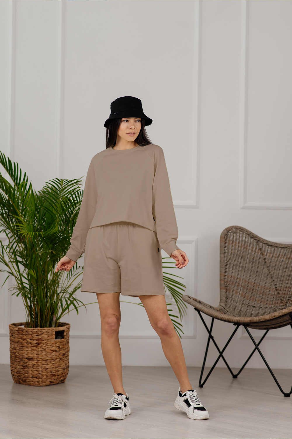Beige tracksuit with shorts