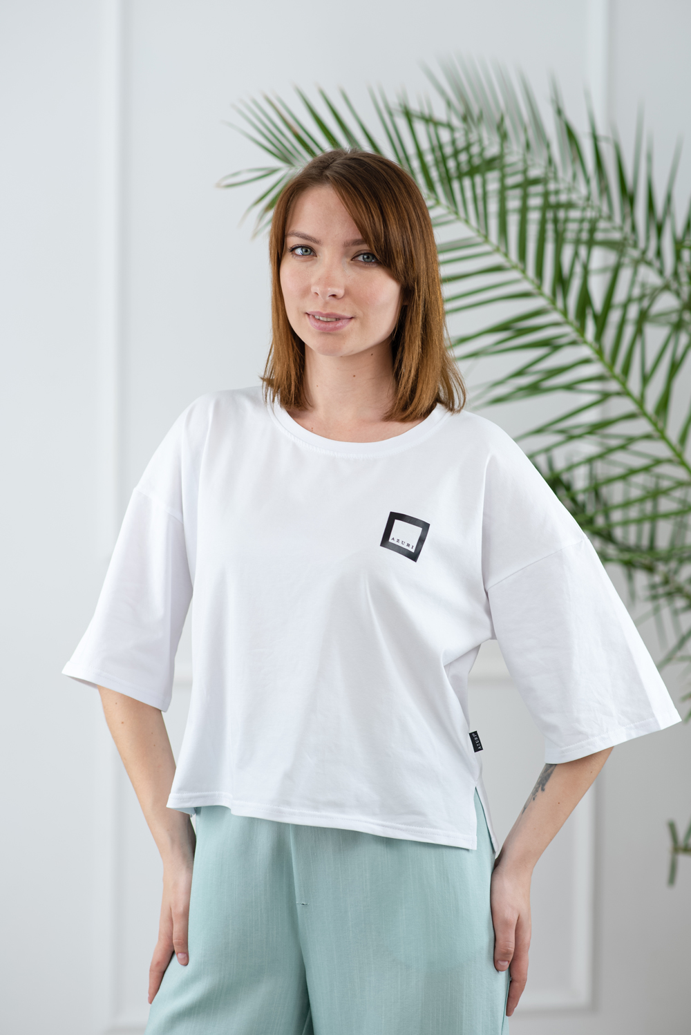 Slit cotton T-shirt.