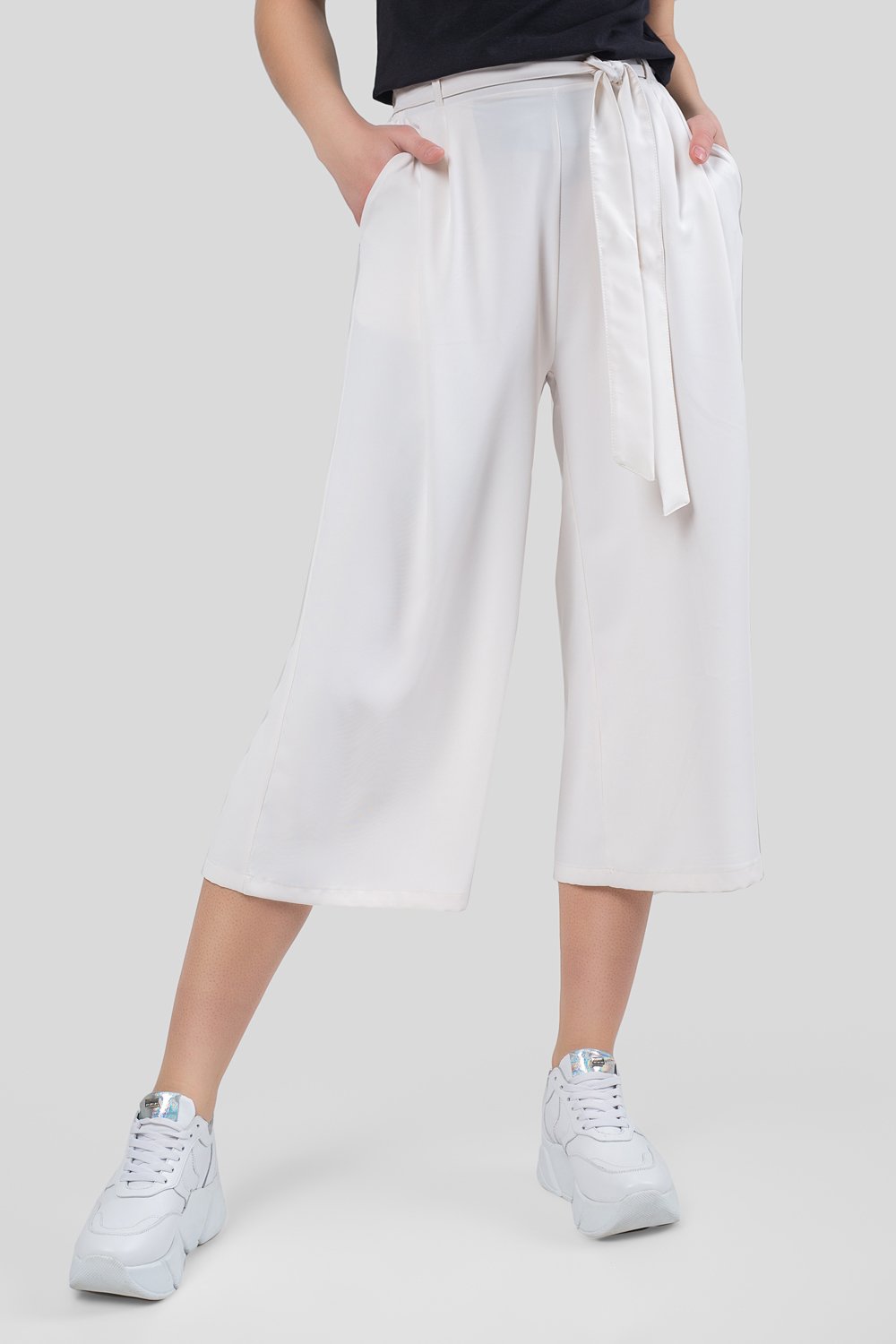 Culottes with belt and pockets