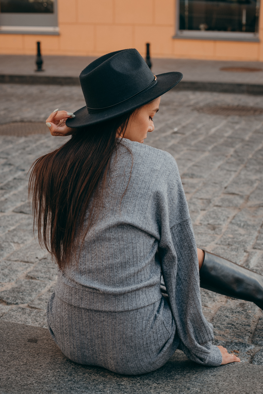 Gray sweater with puff sleeves