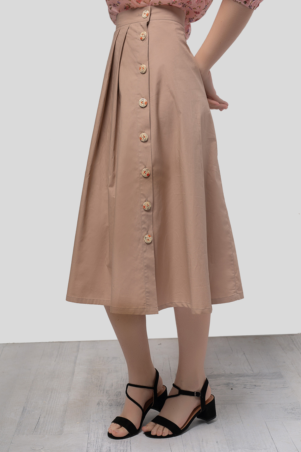 Hazelnut skirt with wooden buttons