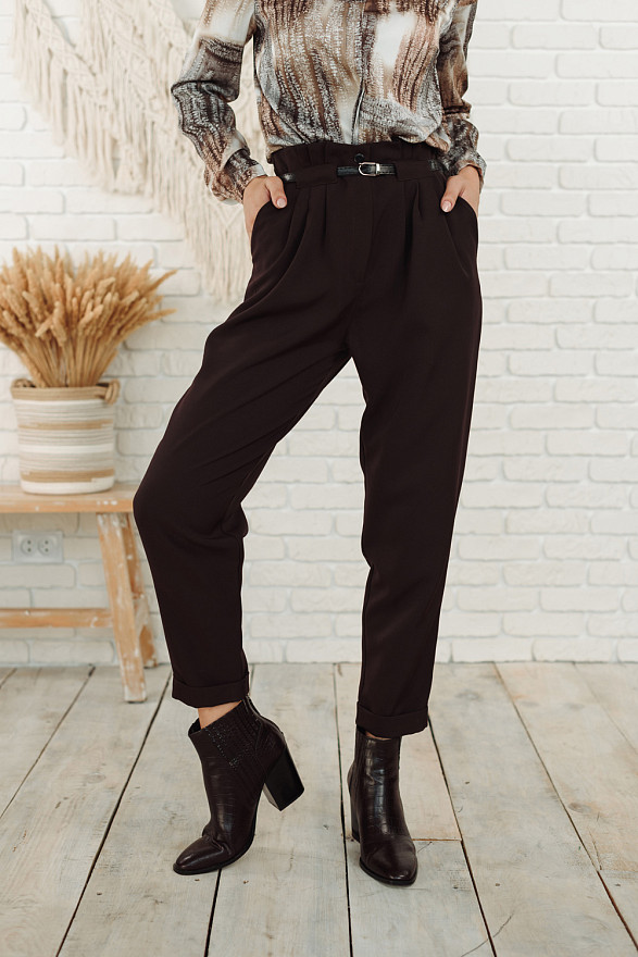 Chocolate color pants with pockets